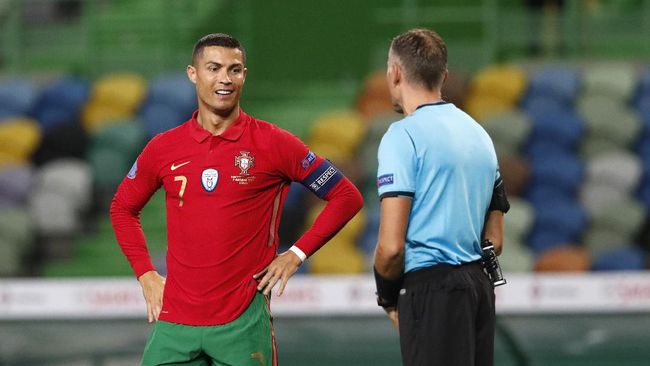 Megabintang Cristiano Ronaldo Positif Covid-19