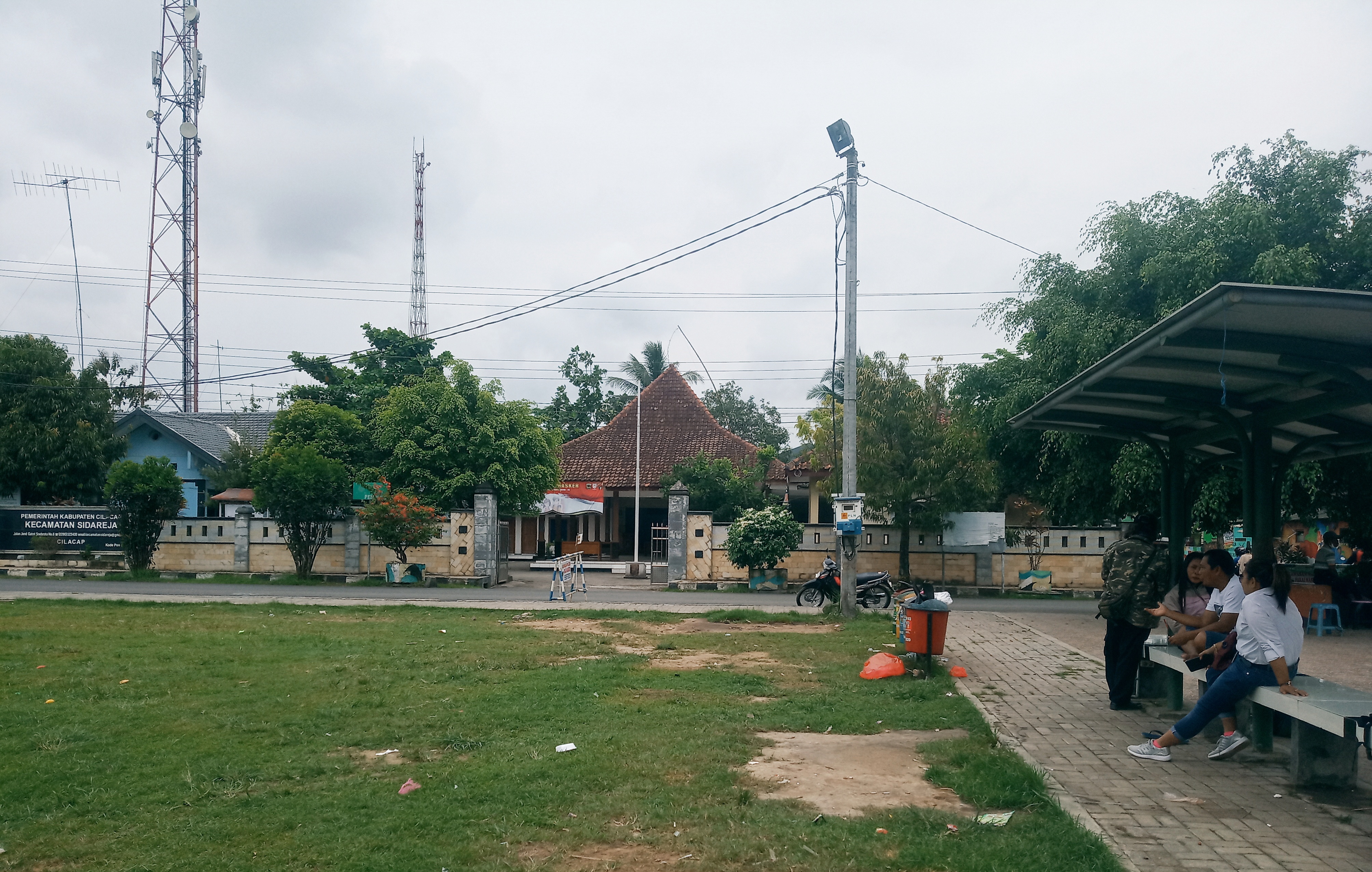 Indahnya Alun-Alun Sidareja Kabupaten Cilacap. 