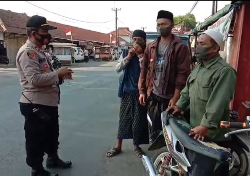 Bersama TNI dan Pemkab Majalengka, Polsek Leuwimunding Disiplinkan Protokol Kesehatan