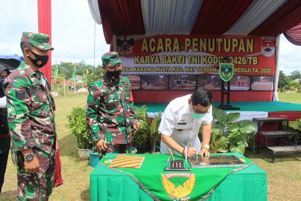 Bupati Mesuji Tutup Karya Bakti Kodim 0426