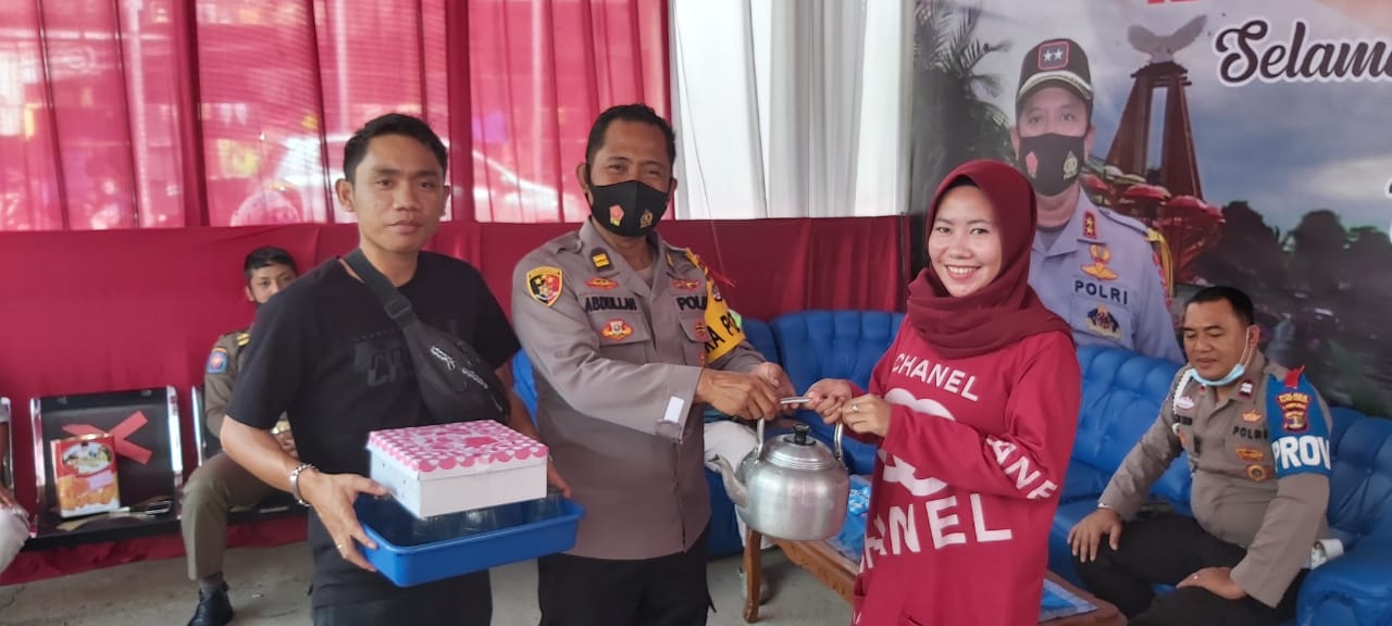 Pos Pam Pasar Unit 2 Mendapatkan Bingkisan, Begini Ucapan Petugas