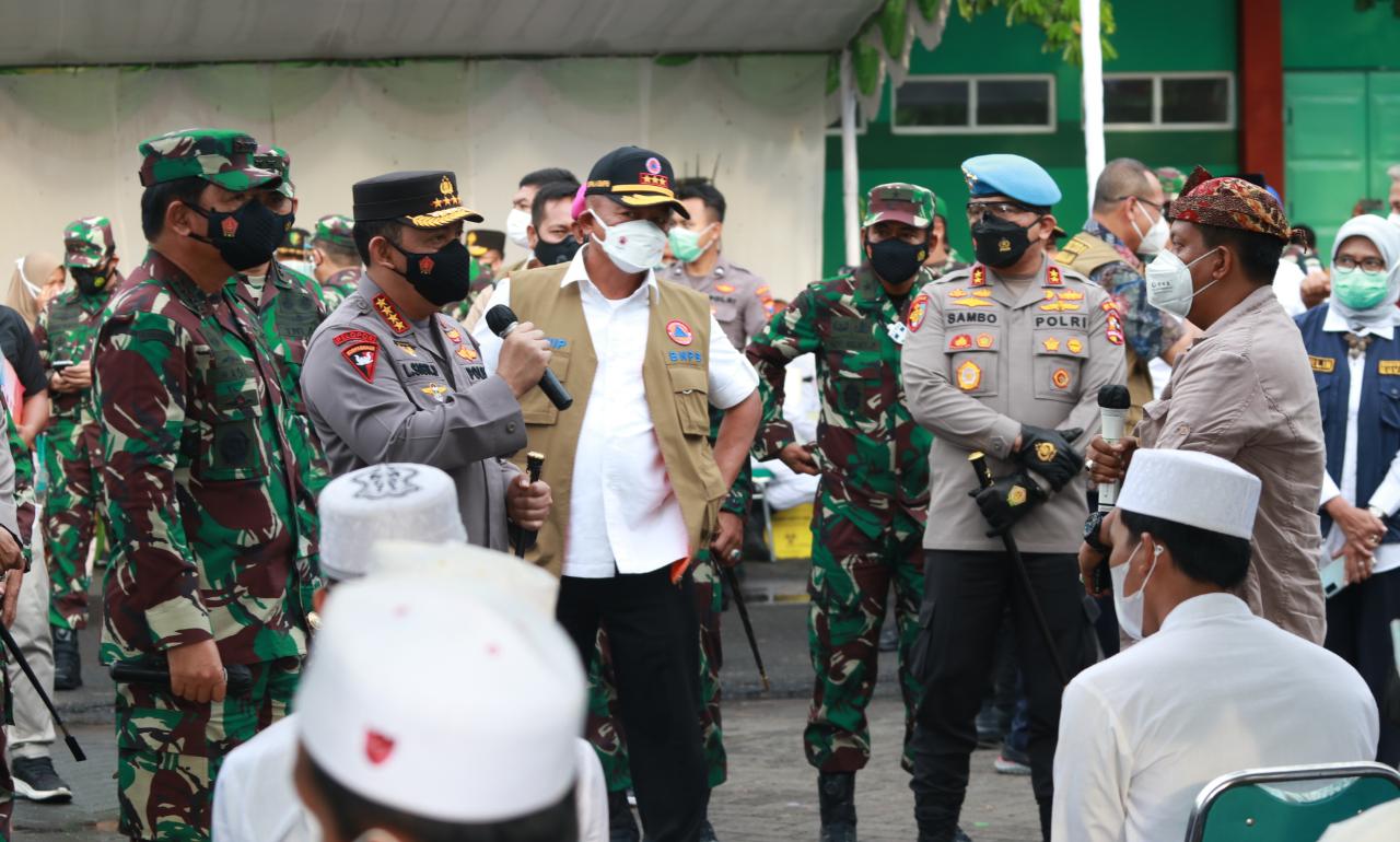 Tinjau Vaksinasi, Panglima TNI dan Kapolri Dengarkan Keluhan Warga Bangkalan