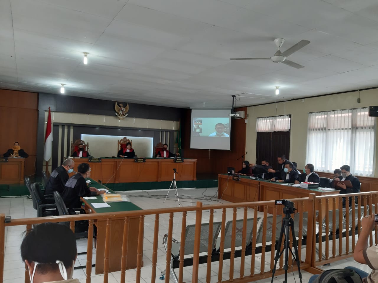 Dicecar KPK, Camat Mandau Kelimpungan Saat Sidang Bupati Nonaktif Bengkalis