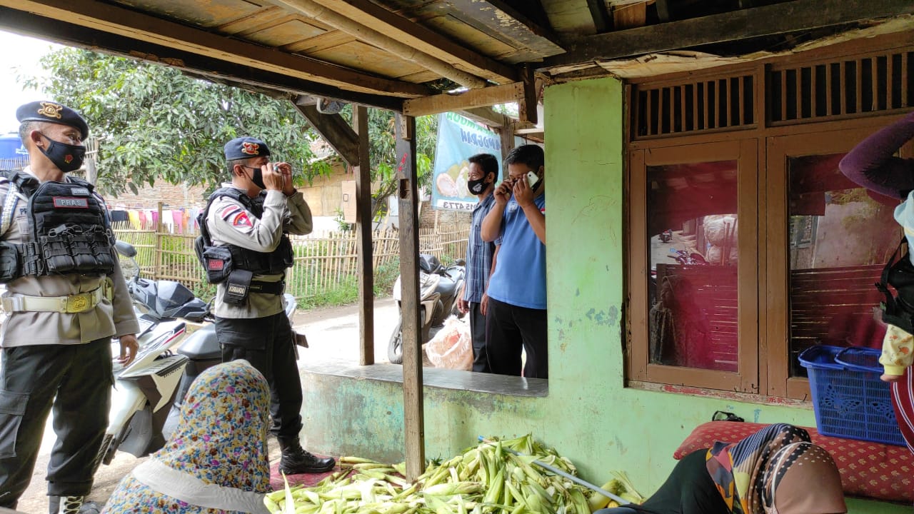 Patroli Sat Brimob Polda Jabar Tinjau Ketahanan Pangan di Kampung Tangguh