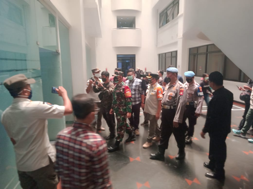 PSBB Diperpanjang, Tim Gabungan Polri dan TNI Lakukan Sidak Perkantoran