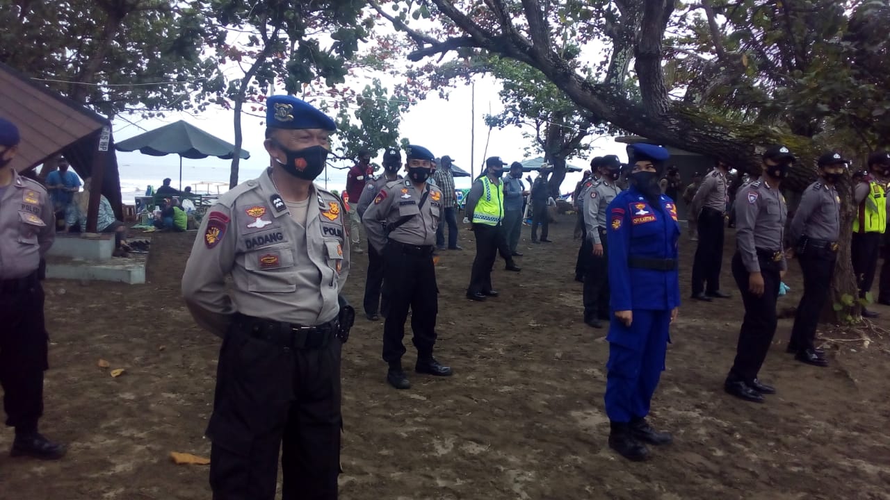 Ratusan Personil Gabungan Kembali Siaga Cegah Penyebaran Covid 19 di Pantai Pangandaran