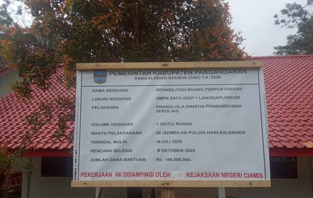 Rehab SMPN Satu Atap 1 Langkap Lancar Kab.Pangandaran Diduga Tidak Sesuai RAB