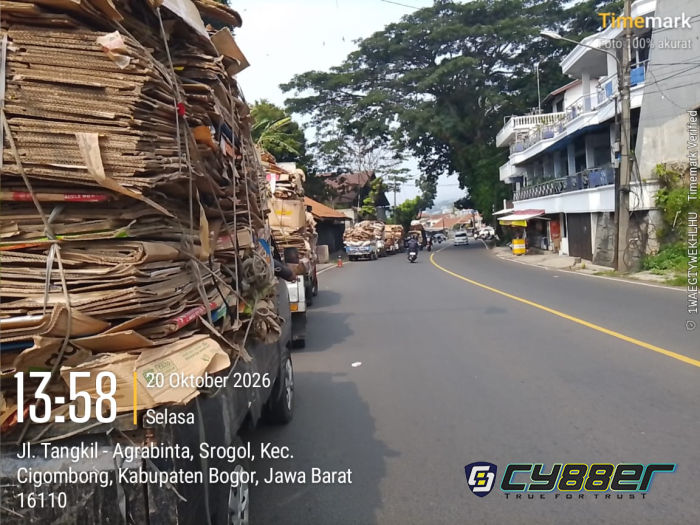 Tak Miliki Lahan Parkir, Aktivitas Bongkar Muat Gudang Kardus Ganggu Pengguna Jalal