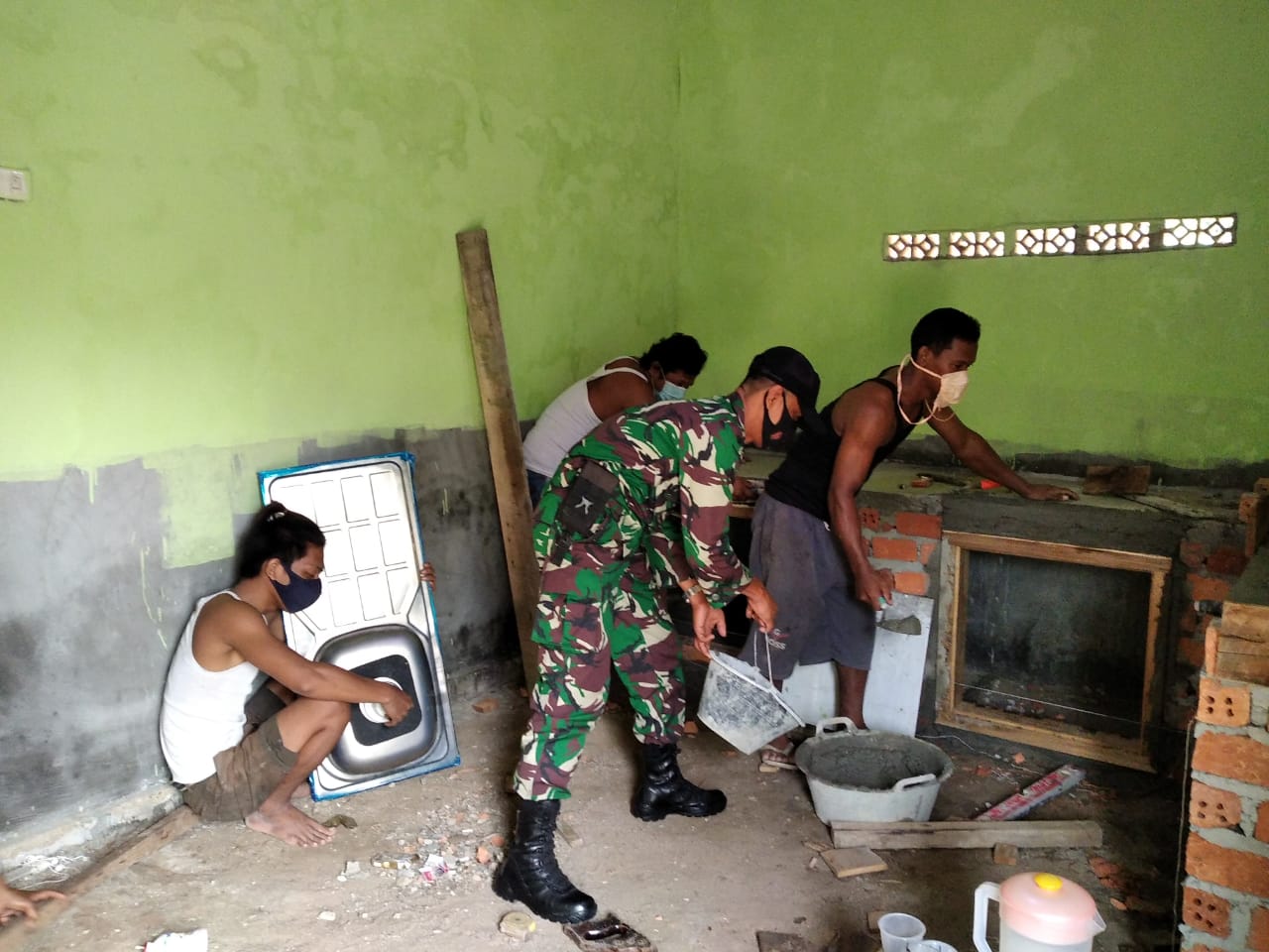 Tak Ada Lelahnya Serda Heri Dalam Menjalankan Tugas, Ini yang Dilakukan Pada Warga Binaan