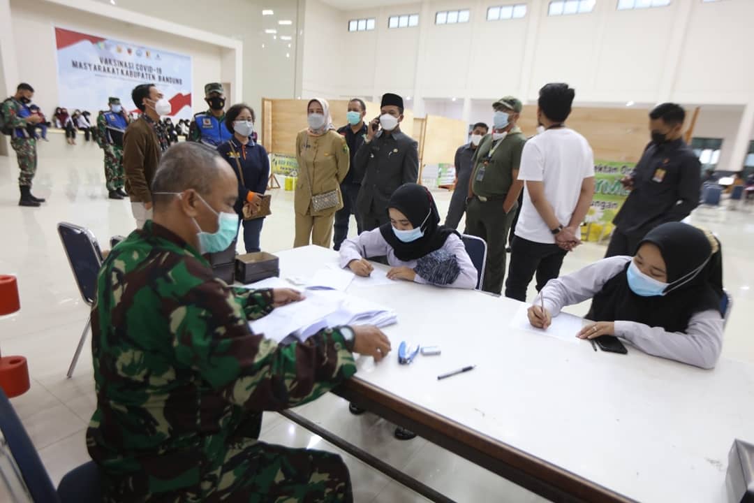 Lanud Sulaiman Vasilitasi Vaksinasi Bagi Masyrakat
