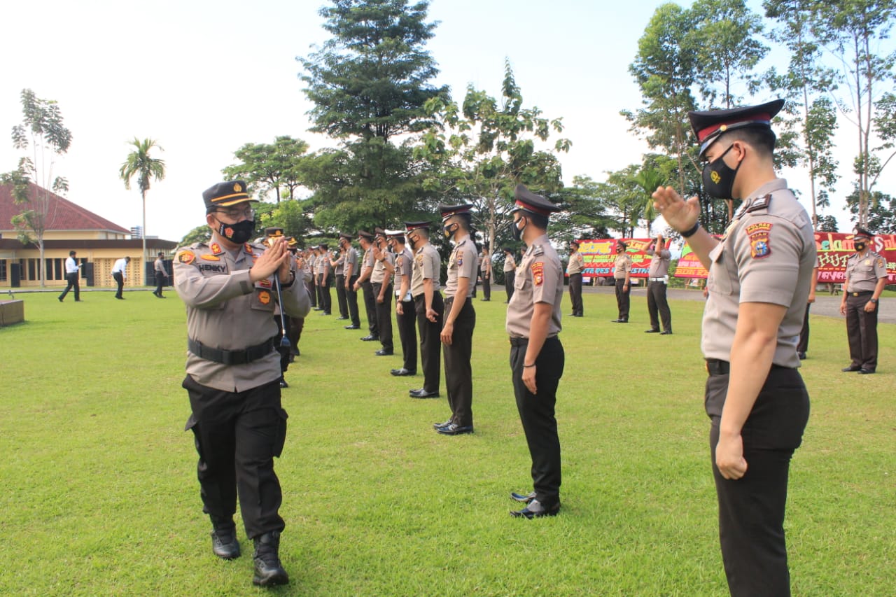  Perwira dan Bintara Polres Kuansing Terima Kenaikan Pangkat