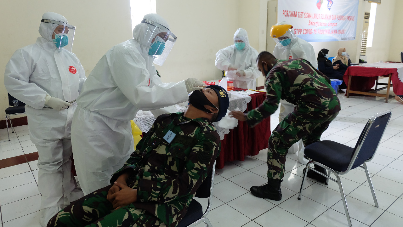 Siswa Skadik Lanud Sulaiman dan Pusdiklat Paskhas Jalani Swab Test 