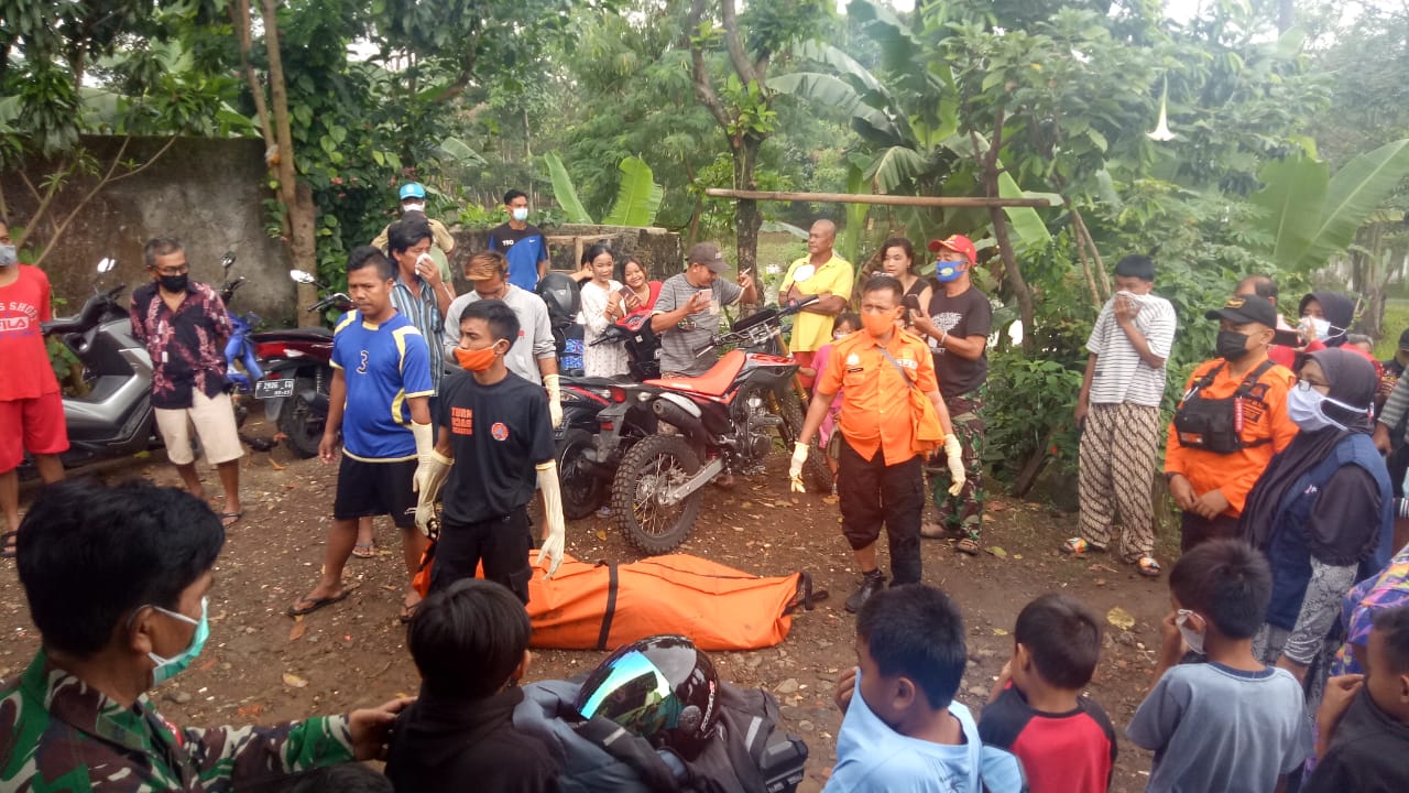 Warga Kampung Cipayung Menemukan Mayat yang Sudah Dipenuhi Belatung