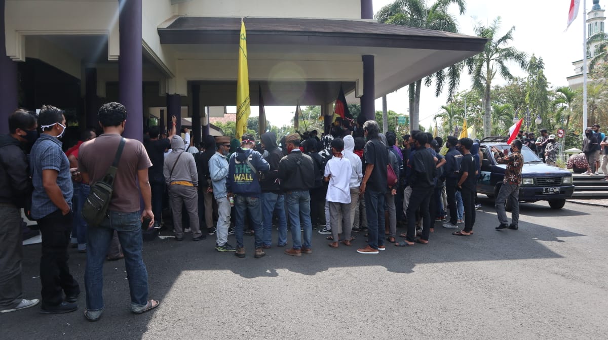 TNI Polri Amankan Unras UU Ciptaker di Gedung DPRD Ciamis