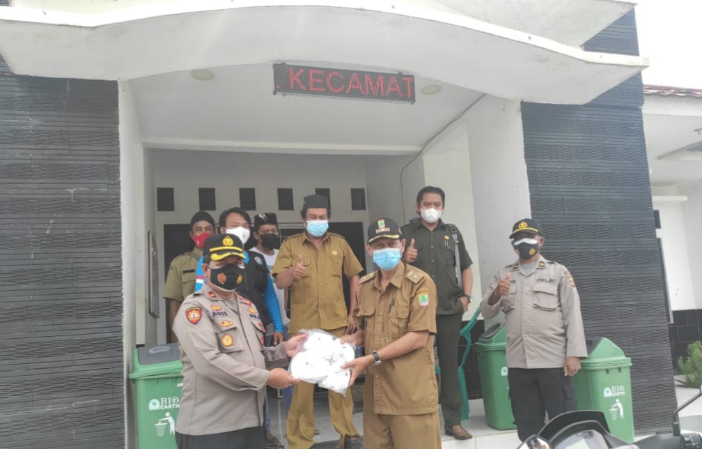 Kapolsek Rengasdengklok Berikan Pesan Moral Saat Giat Baksos