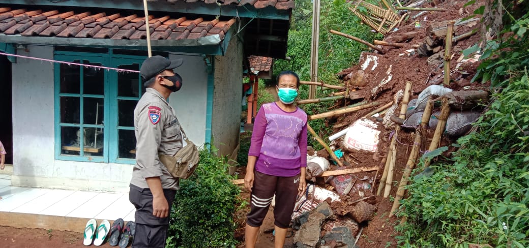 Pergeseran Tanah Akibat Hujan Deras, Petugas Gabungan Pananjung cek Lokasi