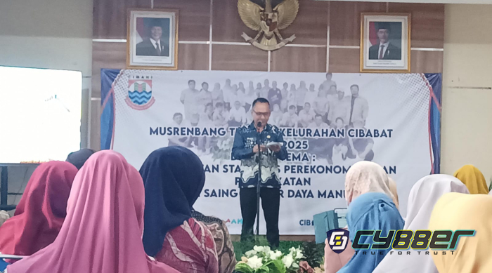 Kecilnya Drainase di Cihanjuang Cibabat Akibatkan Genangan Ketika Hujan.