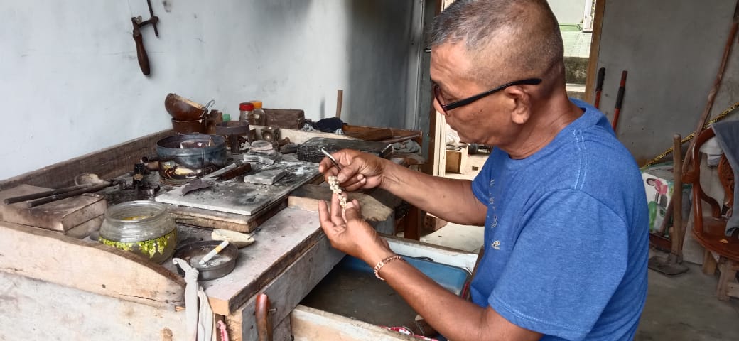 Asa dan Harapan Hasmuni Pengrajin Batu Akik