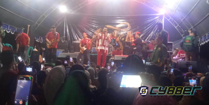 Hadirkan Defri Lida, Konser Musik Milad Koppsa M ke-25 Dipadati Ribuan Warga