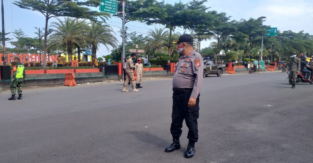 Kepolisian Sektor Pangandaran, Bersama TNI Gelar Operasi Masker Pada Pengunjung Wisata Pantai