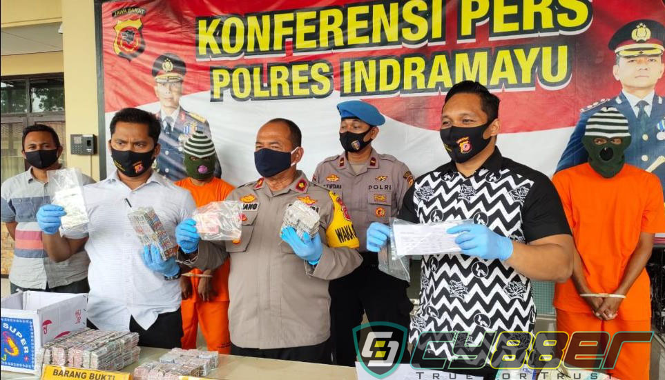 Anggota Resmob Polres Indramayu Berhasil Mengamankan Lima juta Biji Petasan Jenis Korek