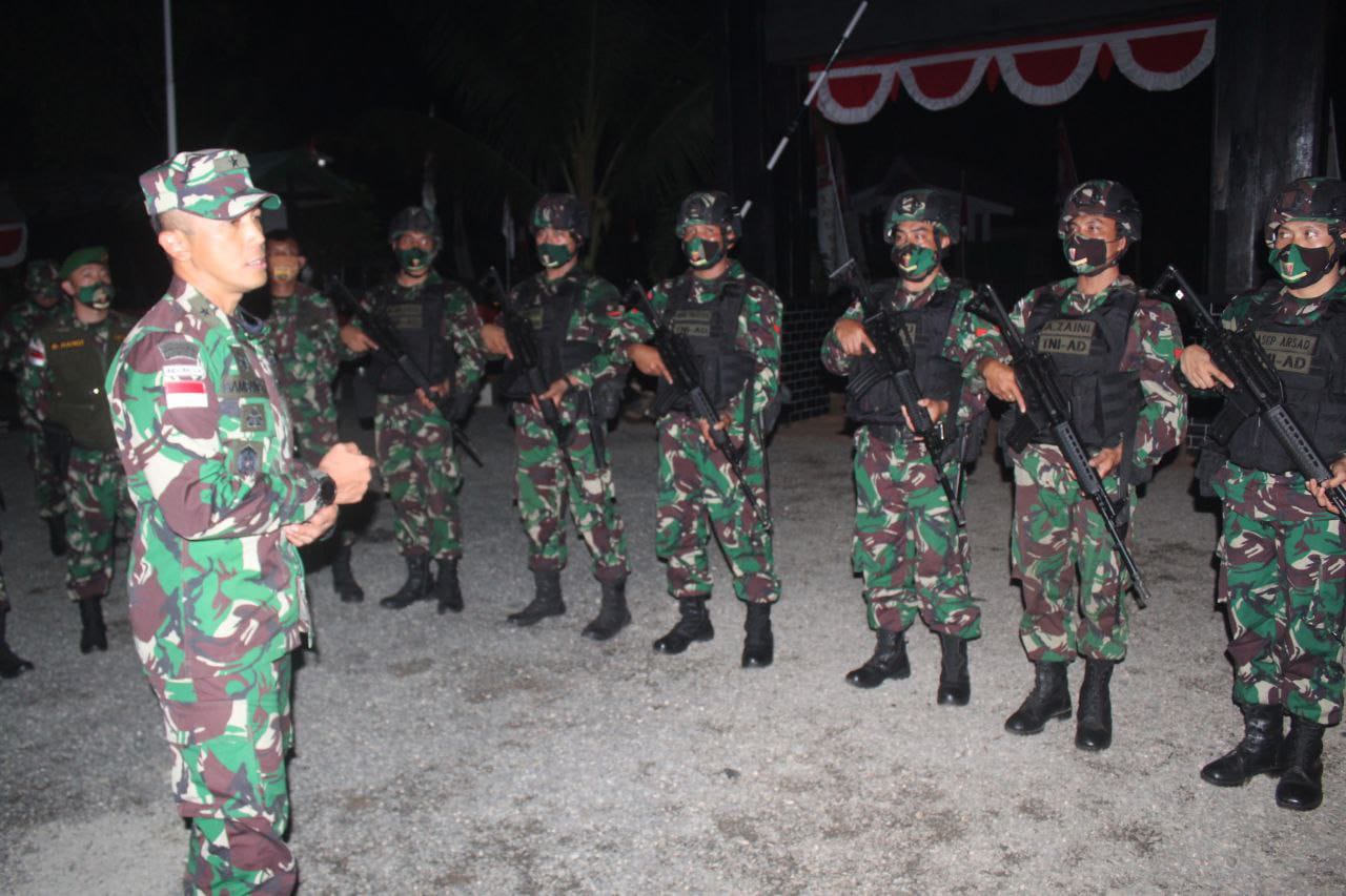 Kasdam XVII/Cenderawasih Kunjungi Pos Kotis Satgas Pamtas Yonif 125/SMB