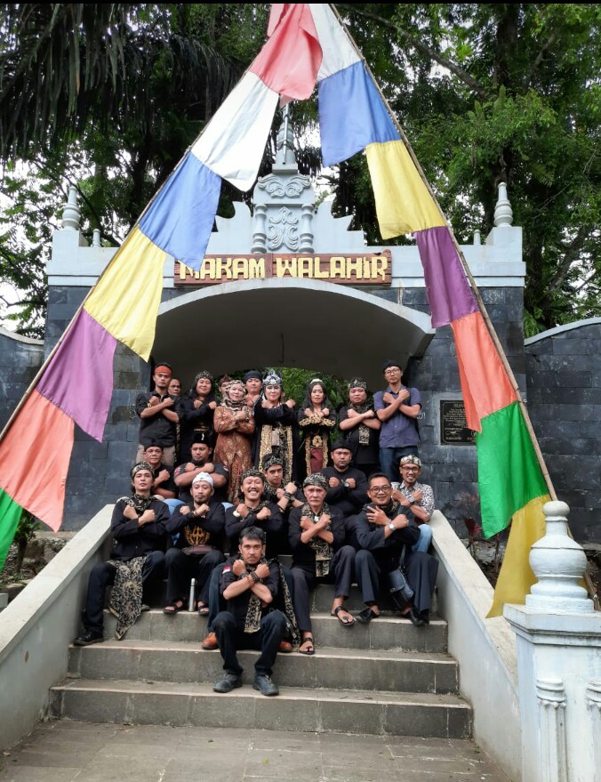 Ketua Umum Presidium MCKN Propinsi Jabar berziarah ke Makam Walahir
