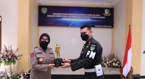 Kabid Propam Polda Jabar Sebagai Narasumber Pada Rakernis Pom Ad Kodam III Siliwangi Tahun 2021