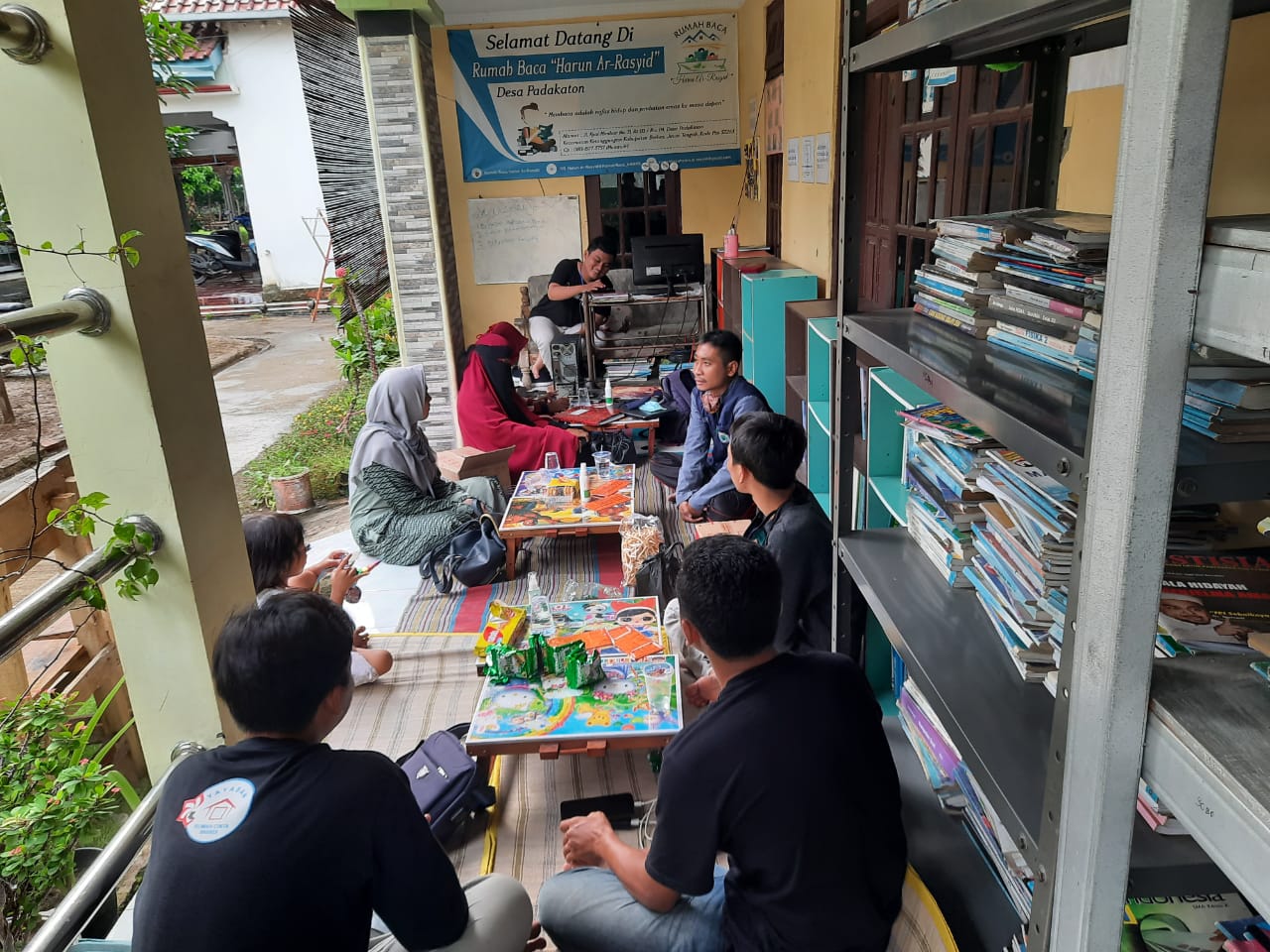 Penerima Beasiswa/Bantuan dari Rumah Peradaban Brebes Mengadakan Silaturahmi