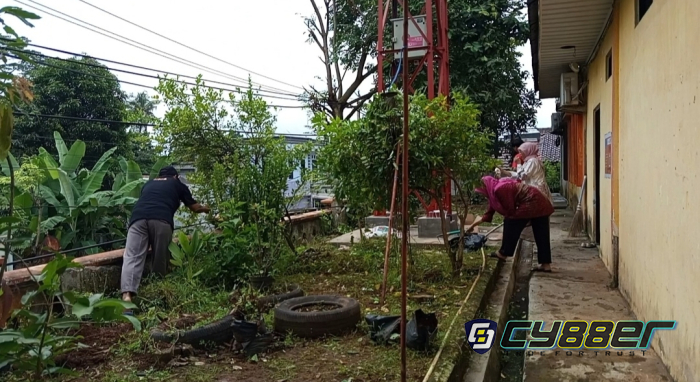 Kelurahan Gerem Laksanakan Jumat Bersih di Lingkungan Kantor Kelurahan