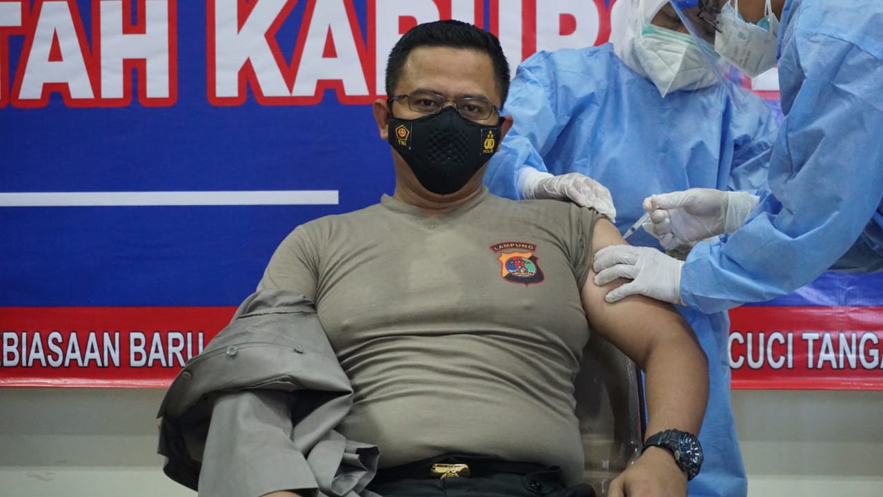 Forkopimda Lamsel Serta Instansi Lain Ikut Vaksinasi Tahap Dua