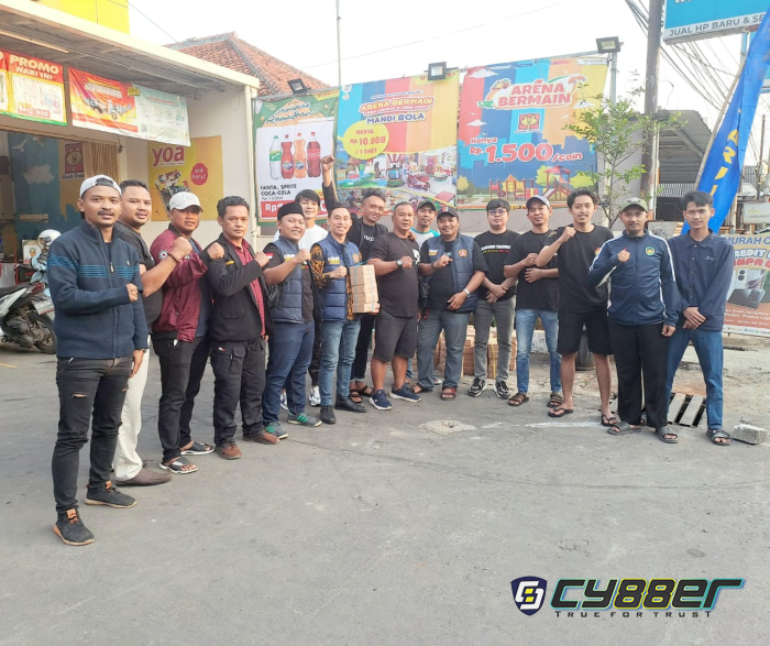 Suasana Berkah Ramadan, Karang Taruna Munjuljaya Gelar Aksi Berbagi Takjil