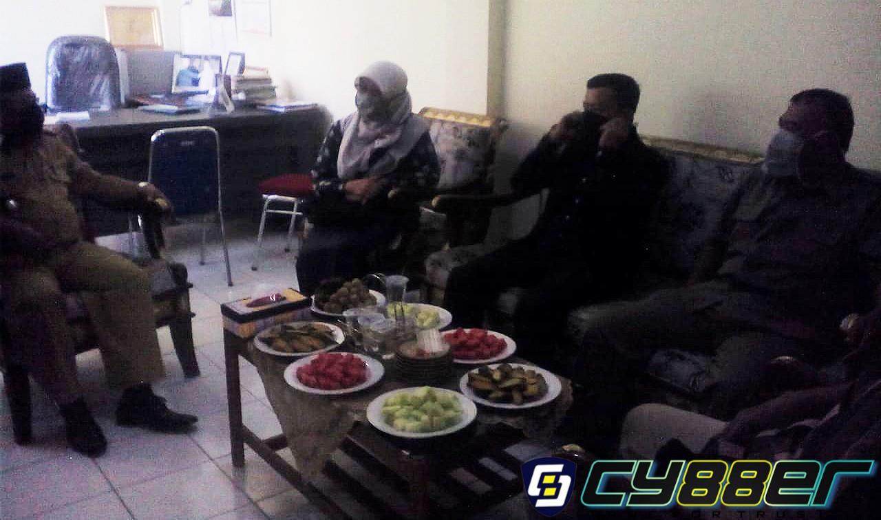 Kunker Anggota DPRD Kab Bandung di Kantor Kecamatan Arjasari, Lakukan Monitoring Data Penerima Bantuan Dampak Covid 19