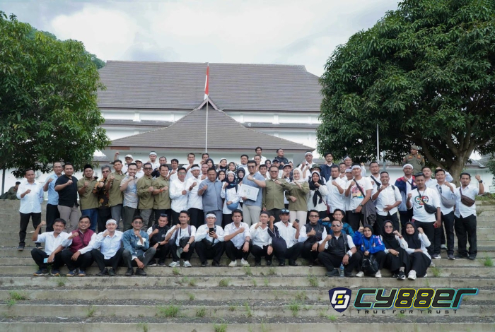Tuntut Status Paruh Waktu Menjadi Penuh Waktu, Ribuan Guru Honorer Sukabumi Geruduk Gedung DPRD
