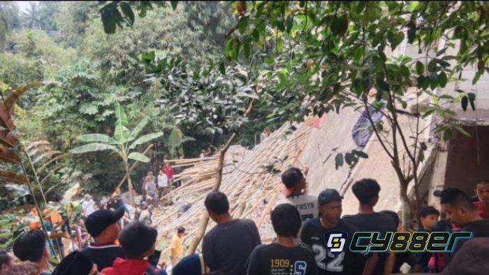 Puluhan Warga Tertimbun, Majelis Taklim di Ciomas Ambruk Saat Maulid Nabi