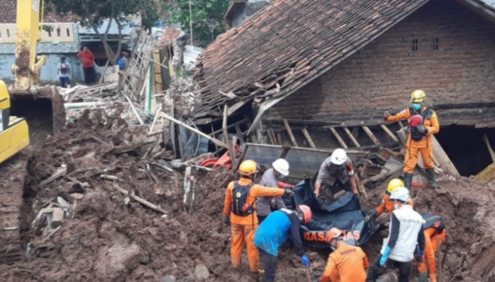 Tim SAR Kembali Temukan Lima Korban Meninggal pada Longsor Cimanggung Sumedang