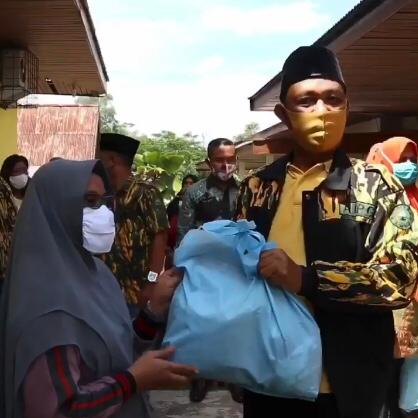 HUT Partai Golkar Ke-56, AMPG Lakukan Kegiatan Sosial Berbagi Sembako ke Masyarakat Terdampak Covid-19