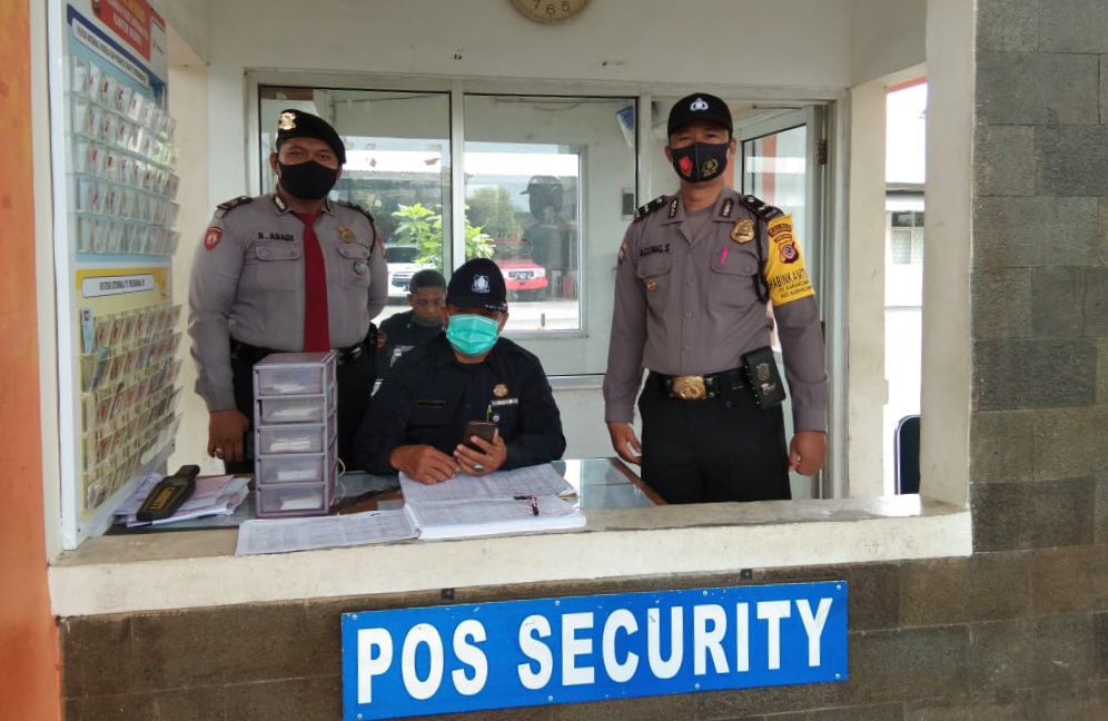 Polsek Karangamel Jaga Pam Obvitnas di PT. Pertamina