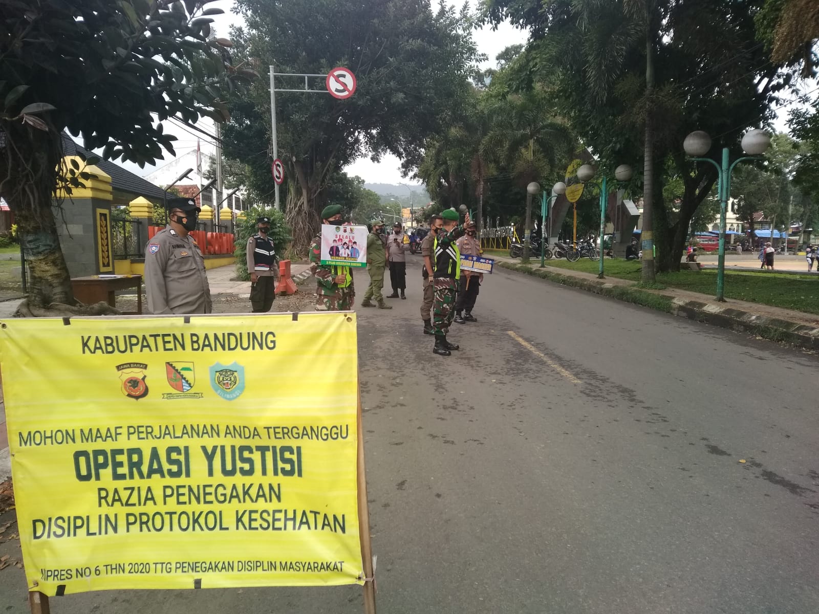Penuh Semangat, TNI-Polri Serta Satpol-PP Bersinergi Gencarkan Ops Yustisi Tegakkan Prokes di Wilkum Polresta Bandung Polda Jabar