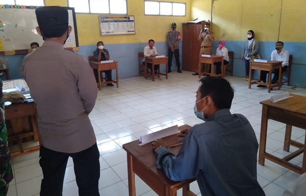 Sebanyak 15 Bakal Calon Kades Sukaratu dan Binakarya Banyuresmi Ikuti Ujian Test Tertulis