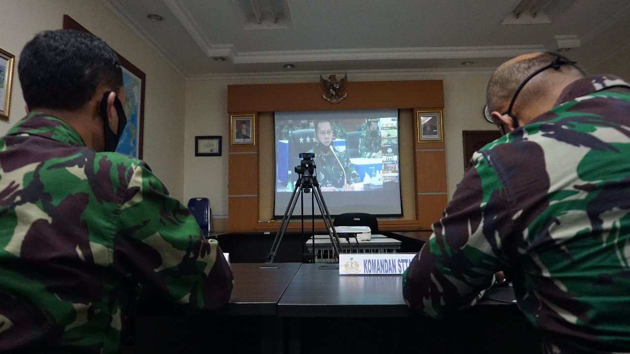 Komandan STTAL mengikuti Entry Briefing Kasal Baru melalalui Vicon