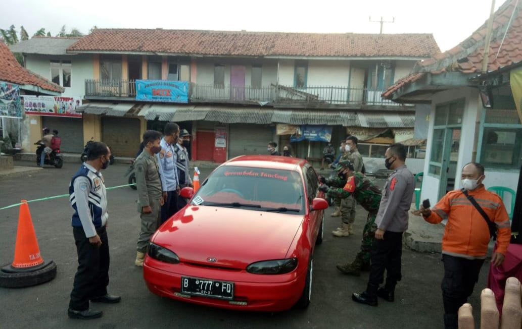 Perketat Penyekatan, Kendaraan yang Melintas Perbatasan Majalengka Diperiksa