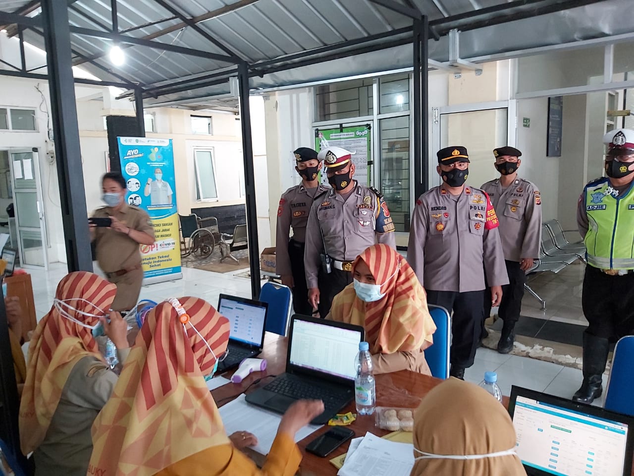 Polres Indramayu Polda Jabar, Lakukan Tindakan Tegas pada Masyarakat dalam Ops Yustisi PPKM Skala Mikro di Kawasan Perkantoran