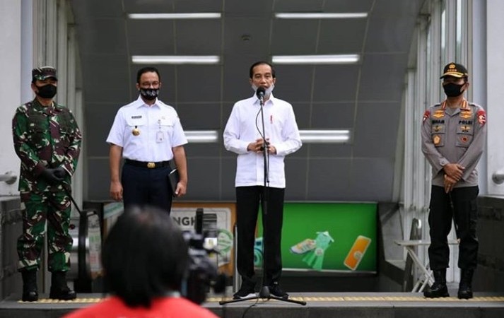 Presiden Pastikan TNI/Polri Berada di Titik Keramaian untuk Disiplinkan Masyarakat