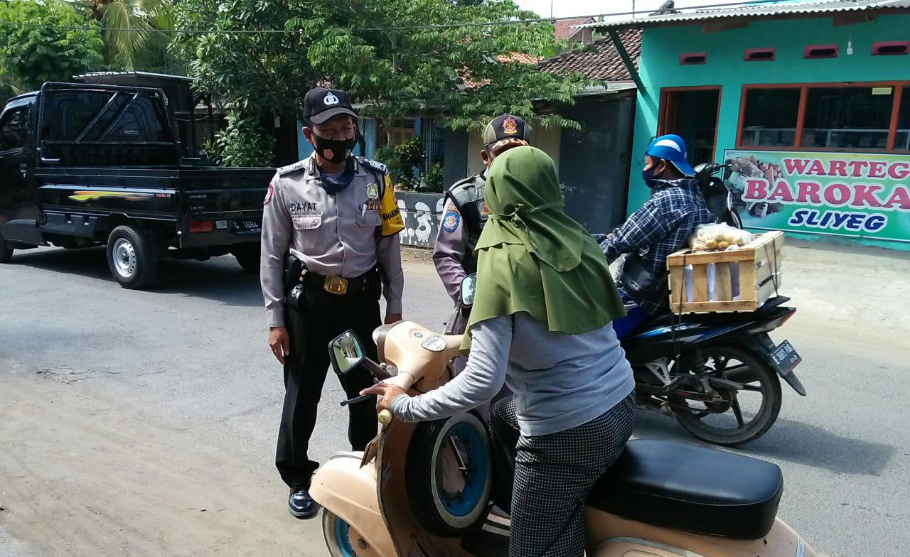 Polsek Sliyeg Gelar Patroli Gabungan, Imbau Tentang Pemakaian Masker
