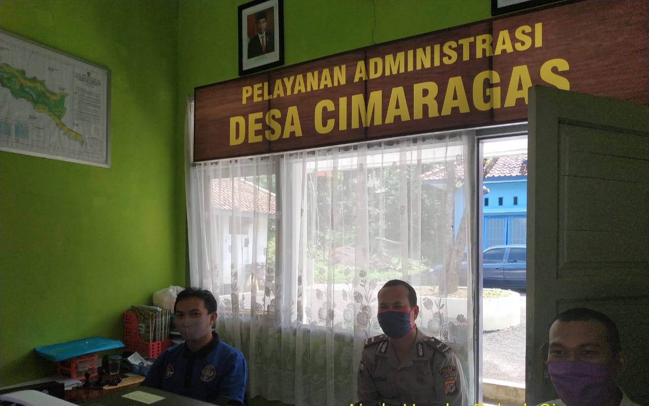 Kanit Binmas Polsek Cimaragas Ajak Warga Patuhi Protokol Covid-19 dan Tetap Kondusip Jelang Pilkades serentak di Ciamis