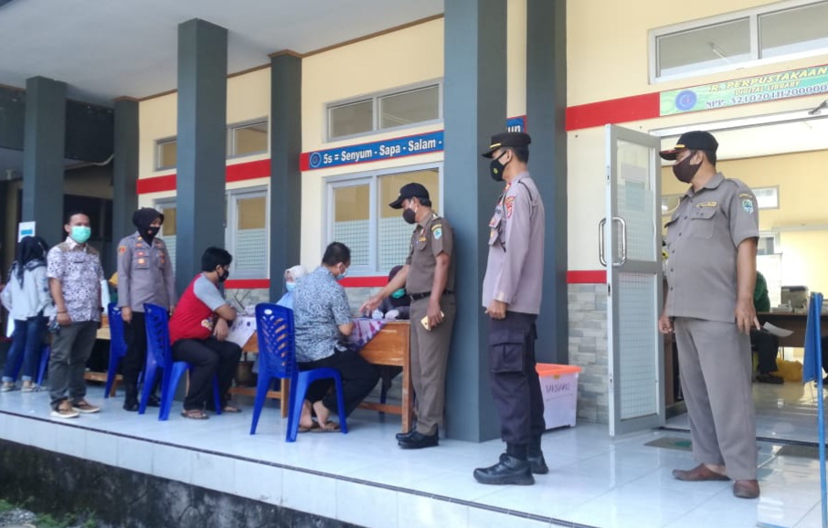 Polres Majalengka Monitoring Pelaksanaan Vaksinasi Bagi Para Guru, Staf dan Karyawan