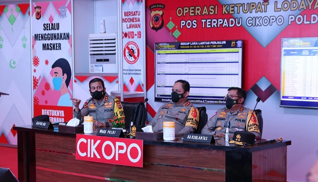 Wakapolri Cek Pos Pemantauan dan Penyekatan Cikopo Purwakarta