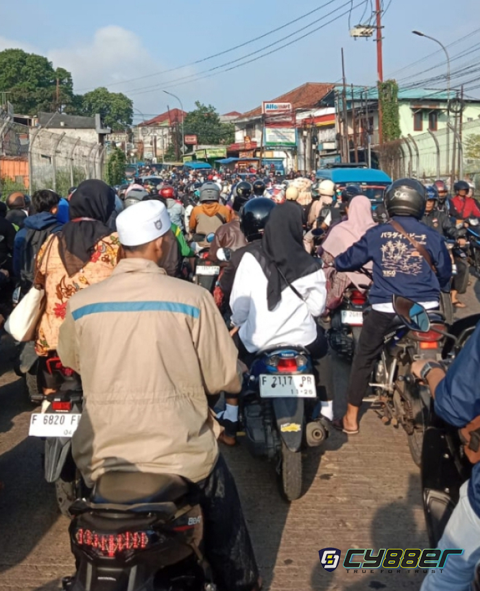 Kemacetan Pagi di Jalan Raya Edi Sukma Lido-Cigombong Kian Parah, Warga: Bisa Jadi Ikon Baru Macet