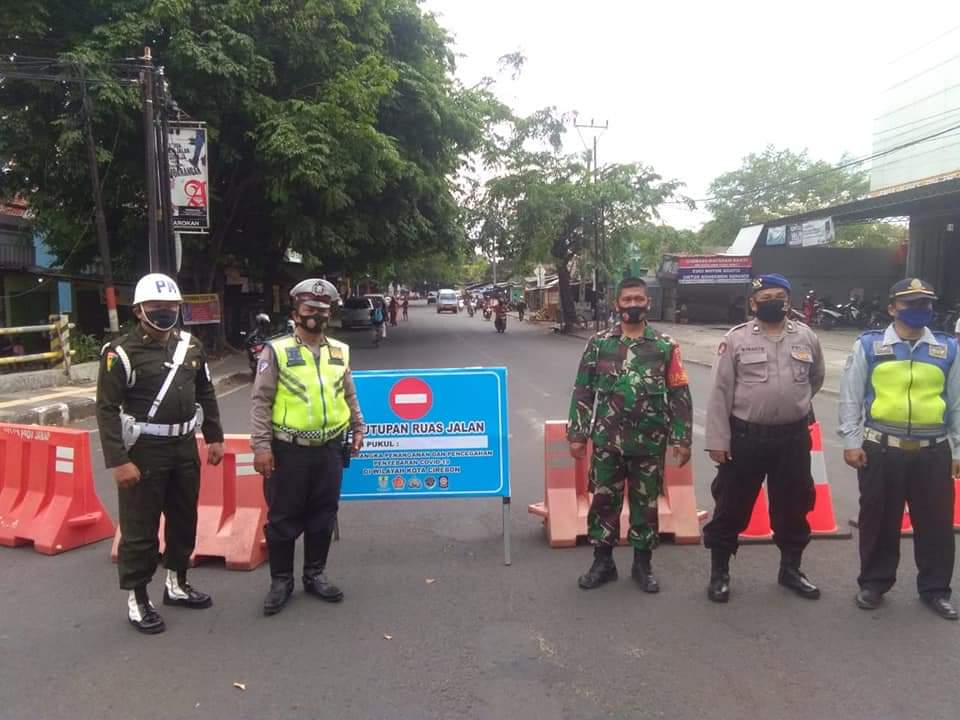 Pembatasan Kendaraan Pendatang Masuk ke Kota Cirebon Masih Berjalan Dengan Dijaga Tim Gabungan TNI- Polri